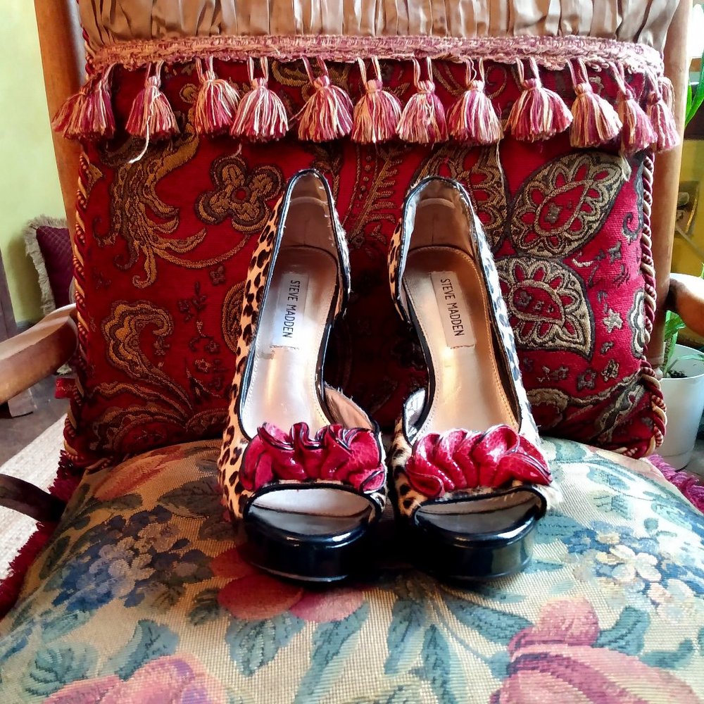 Steve Madden stiletto leopard print shoe sz 7.5 M.